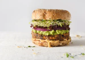 burger con brotes de alfalfa